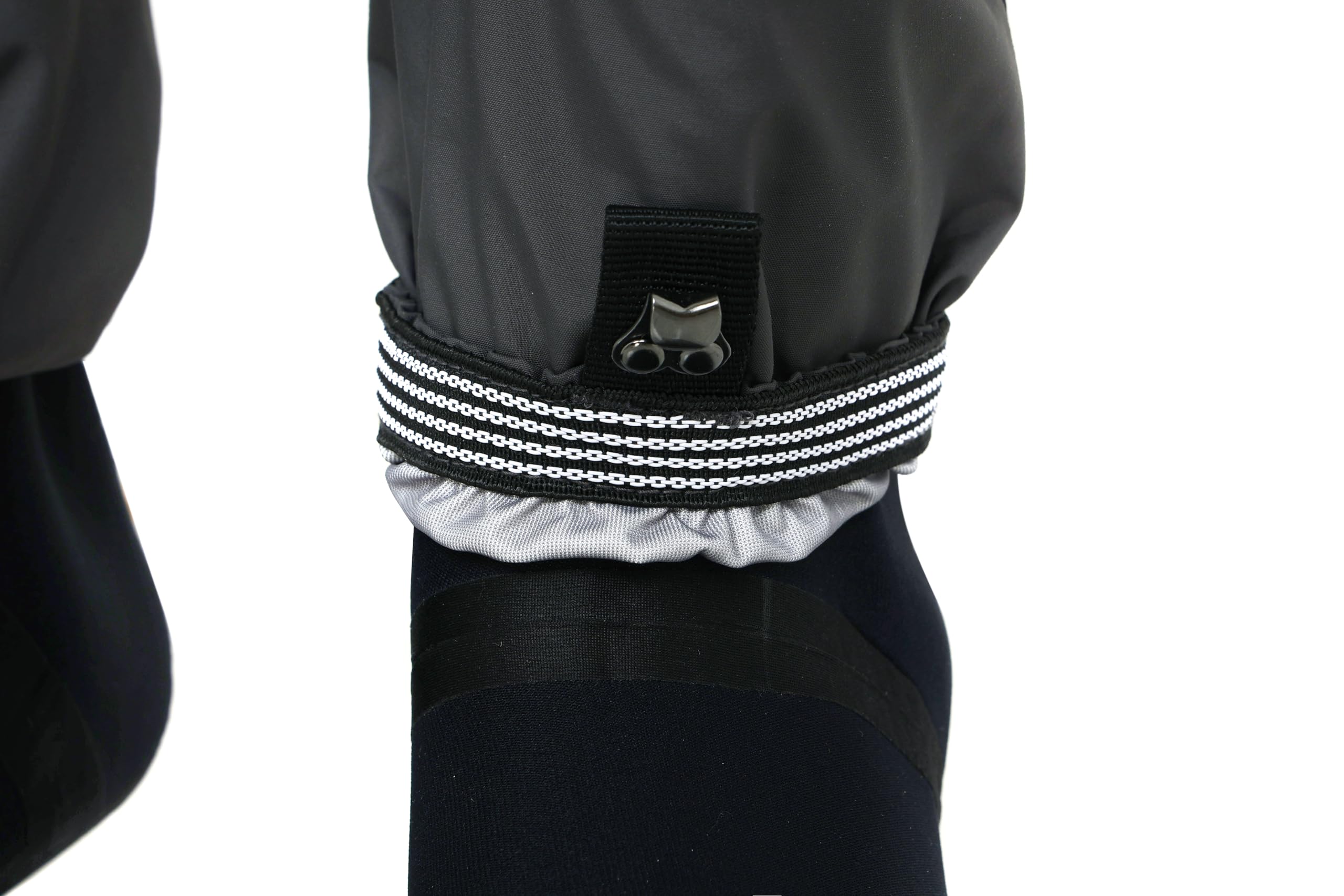 BRIVER drainage hole enables quick drying and easy post-use care after trips.