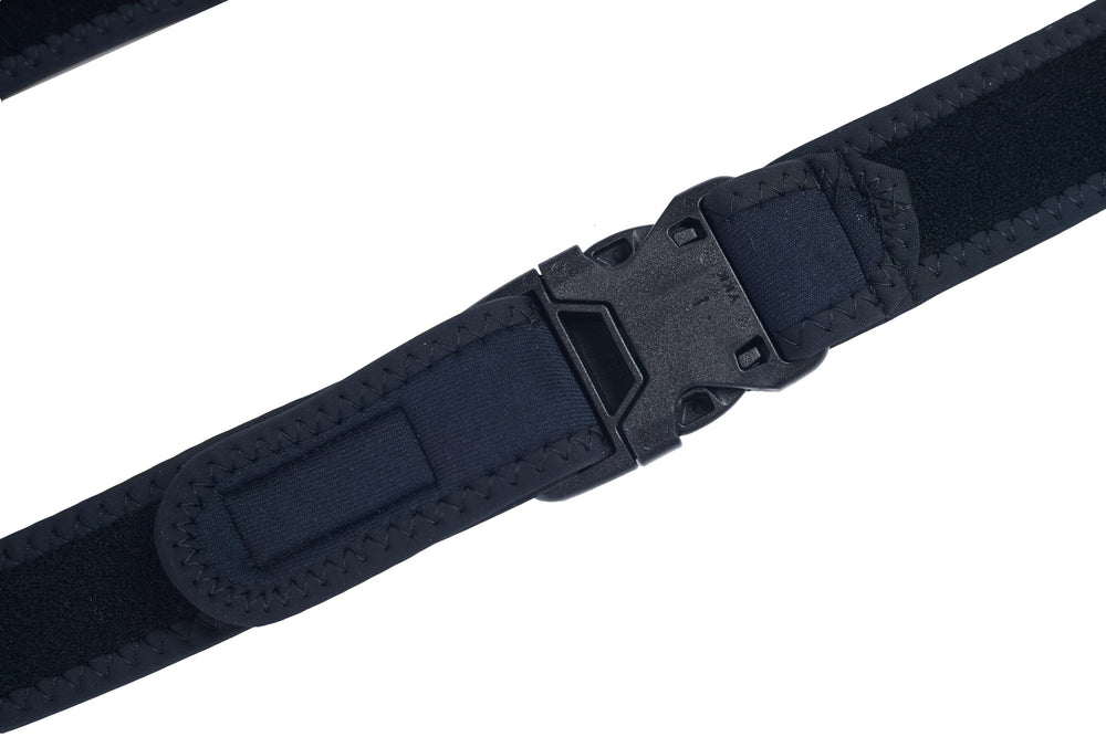 Velcro quick-adjust strap on BRIVER neoprene belt