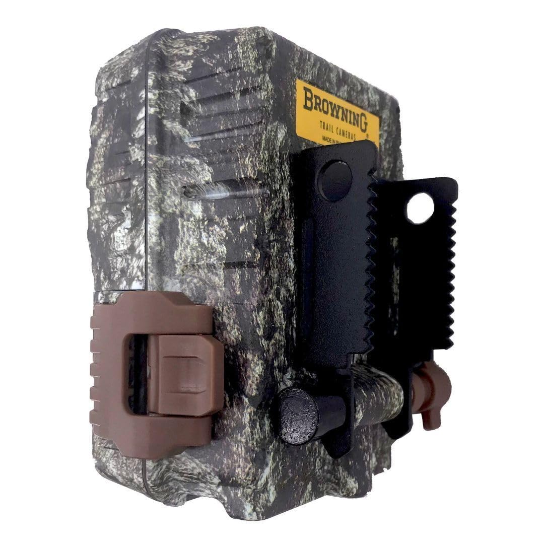 Browning DCL Nano mounted on a tree for discreet monitoring