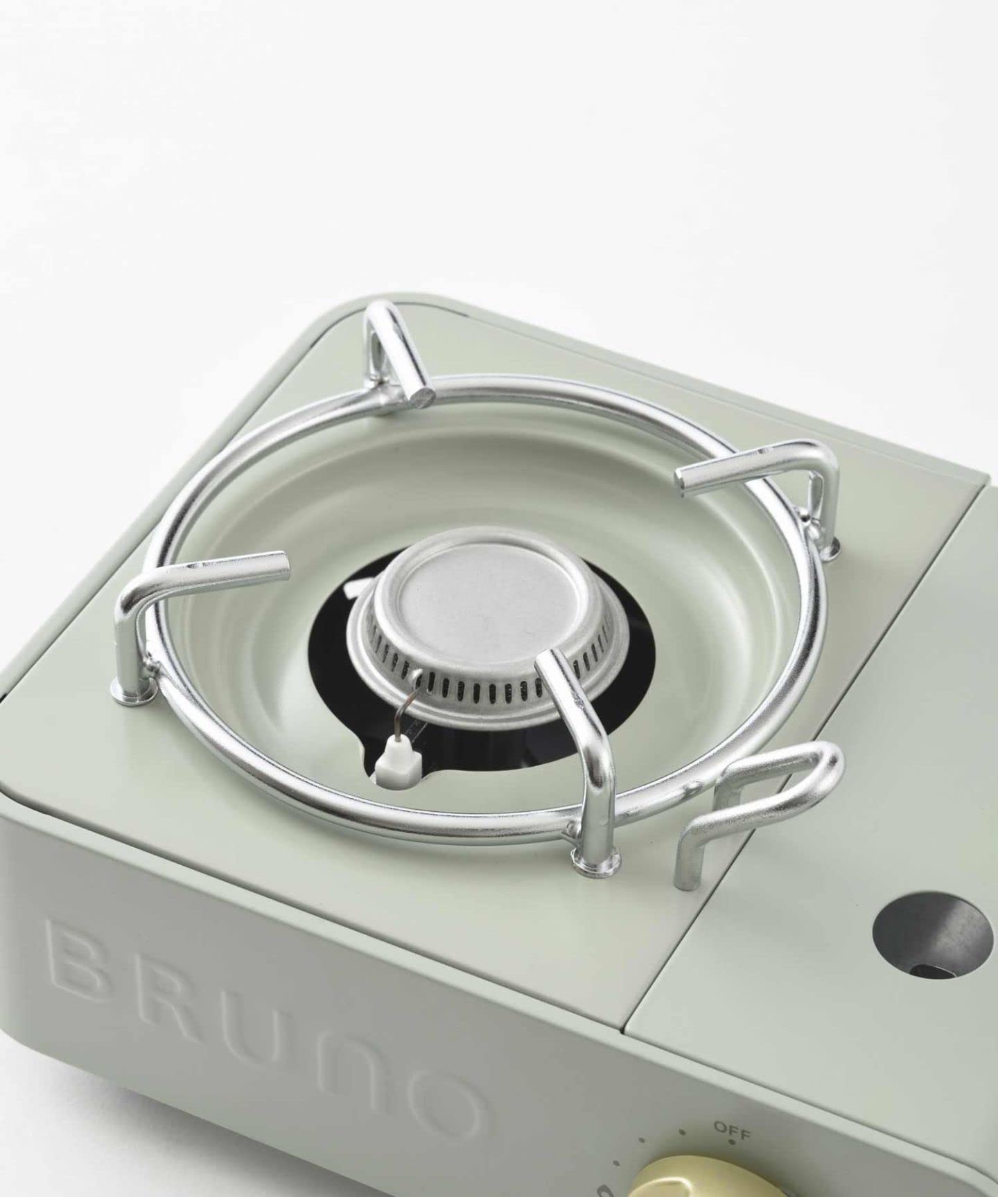 BRUNO BOE094-IV enables reheating soup or boiling water outdoors.