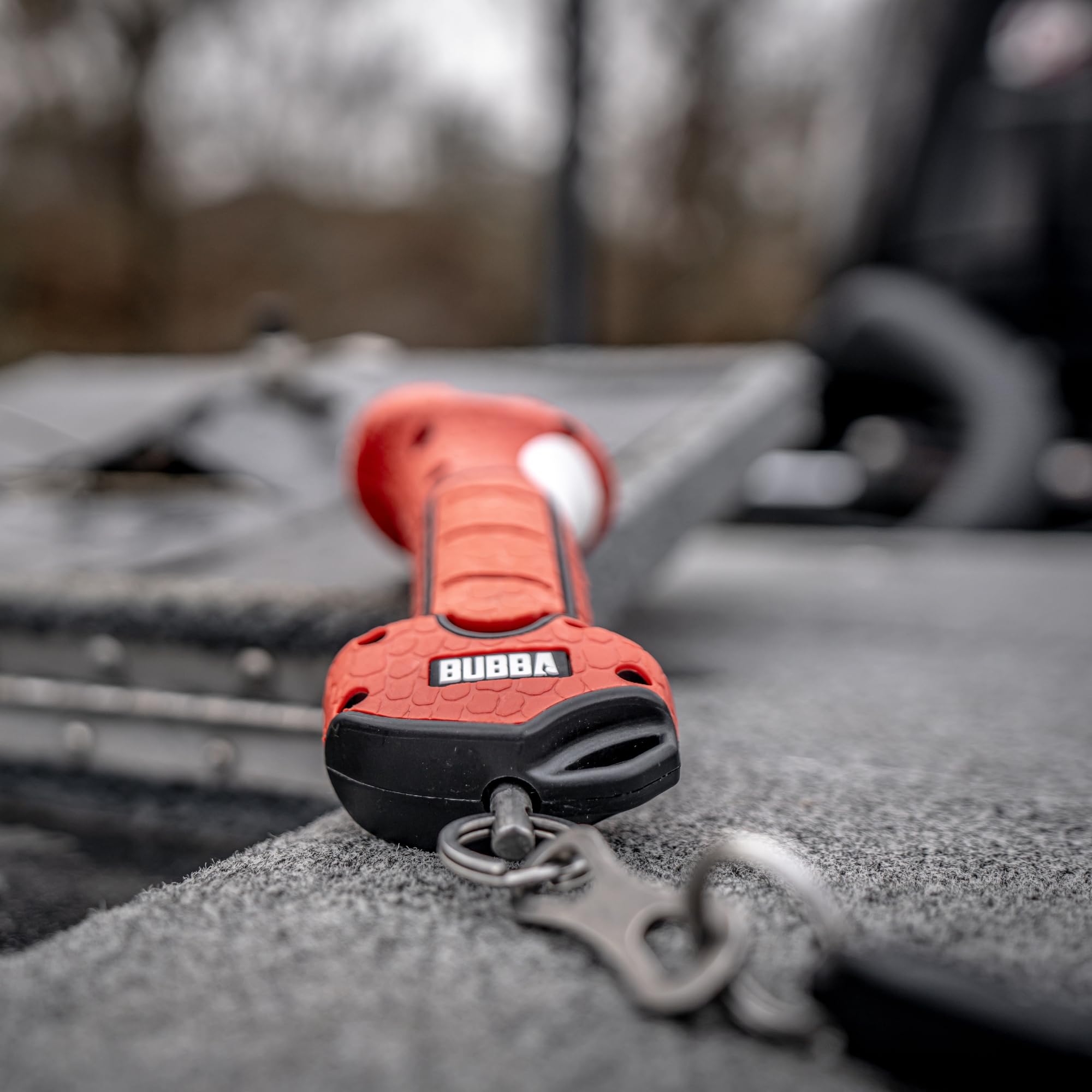 Non-slip grip and compact design of Bubba Smart Fish Scale Lite