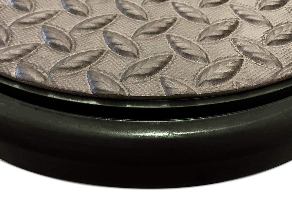 Bucket Pros padded lid with black pad provides a secure, weather-ready bucket cover.