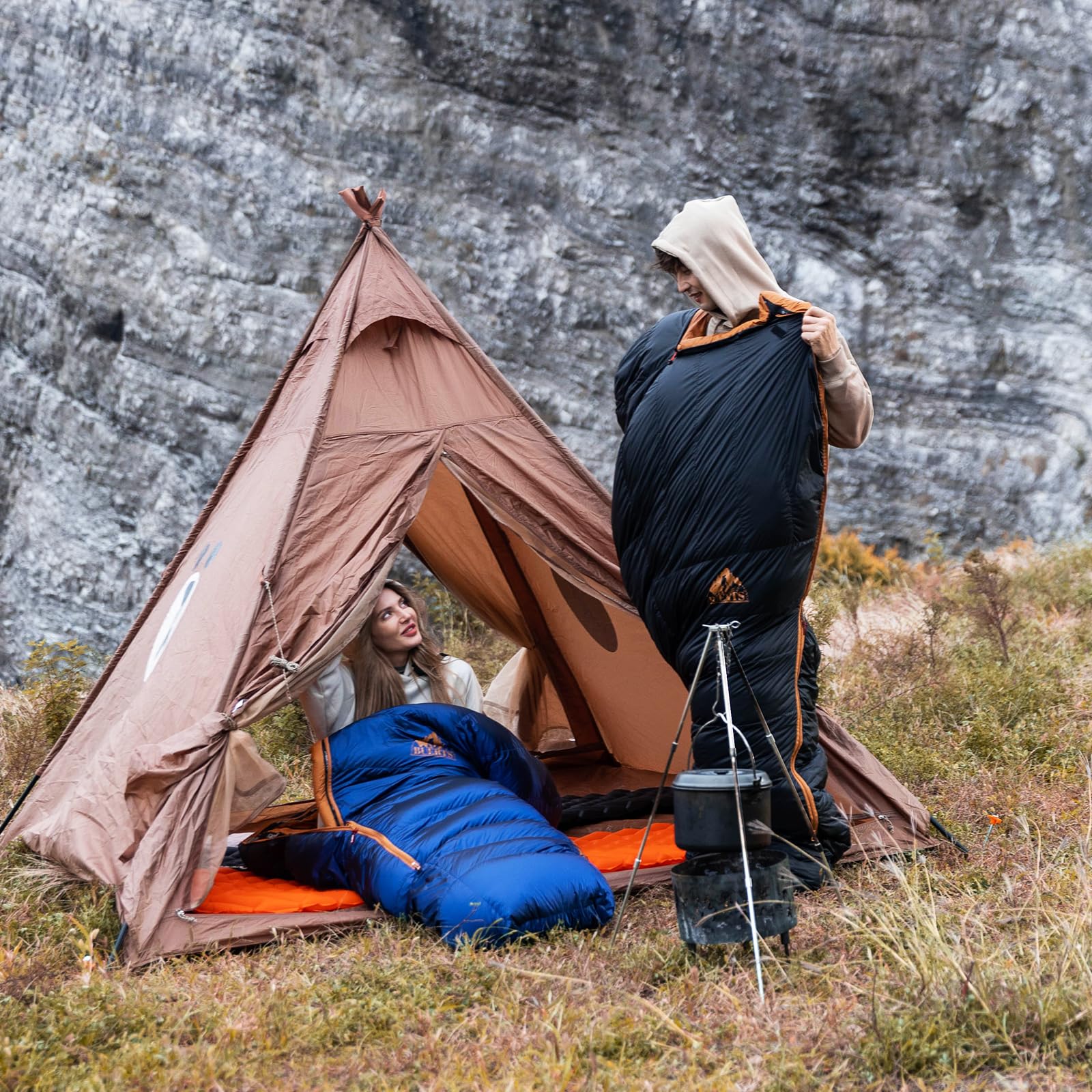 BUERTS zip-connect lets you pair two bags for a double-wide setup.