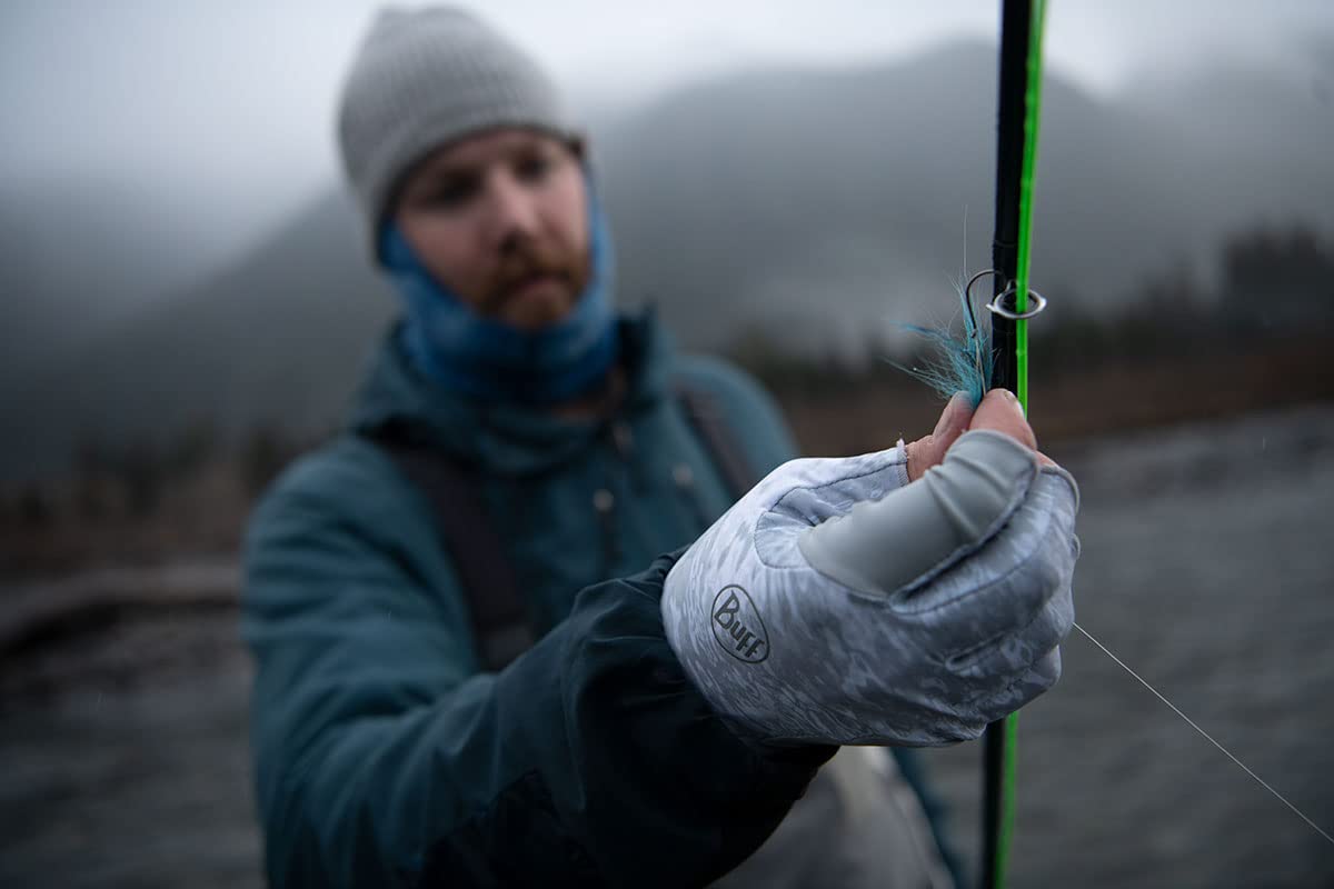 BUFF Aqua Gloves with odor-resistant fabric keep hands fresh all day.