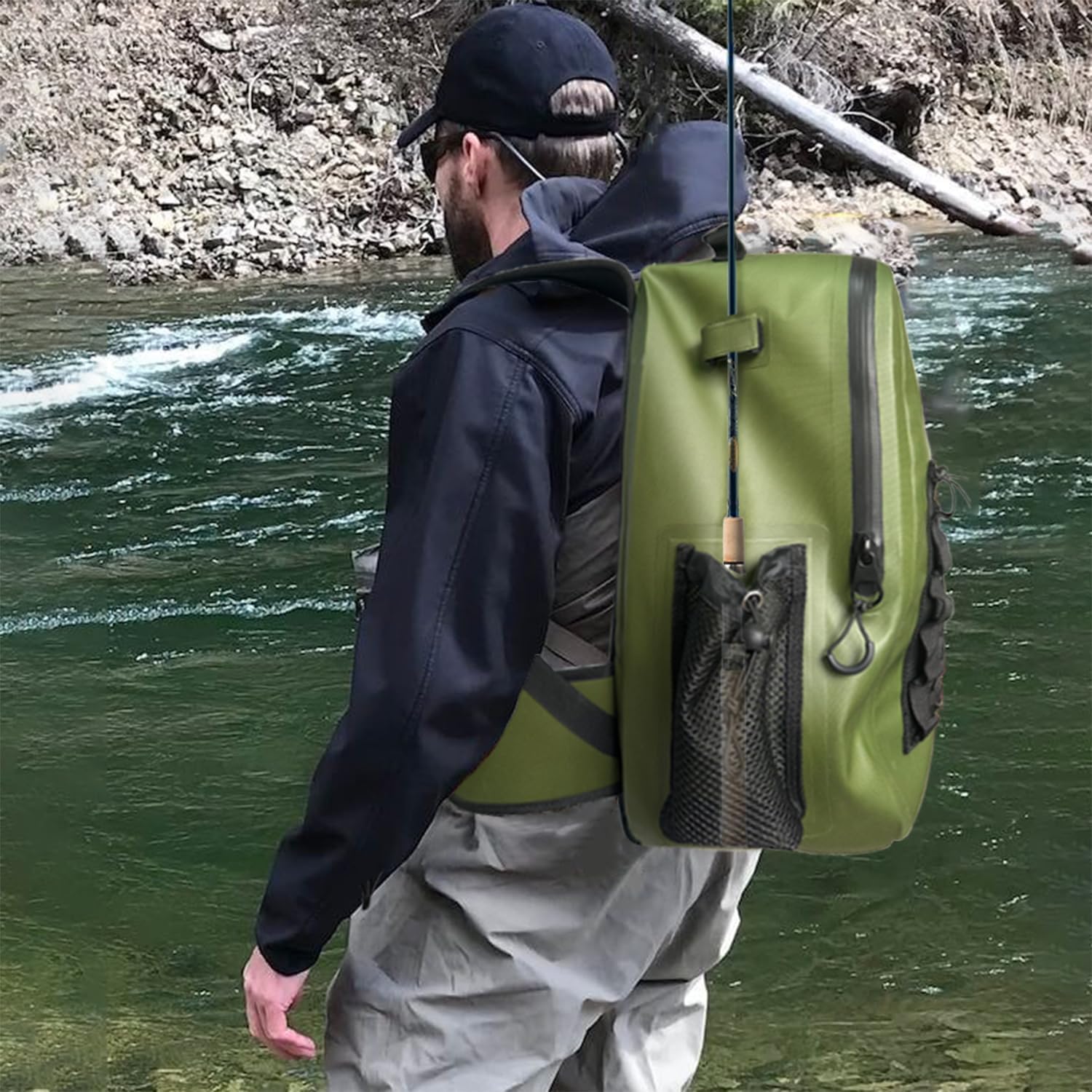 Interior 26L capacity with multiple pockets and bottle pocket