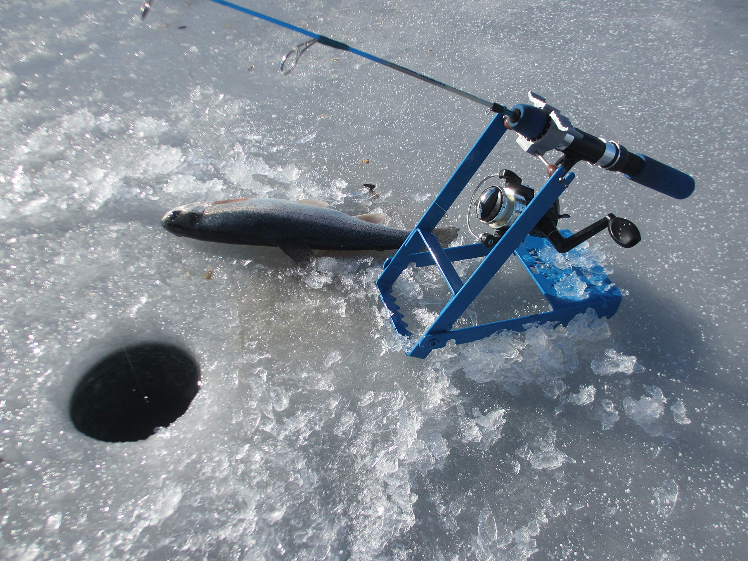 Bullnose Original Blue Ice easy-transport design helps moving gear between holes.