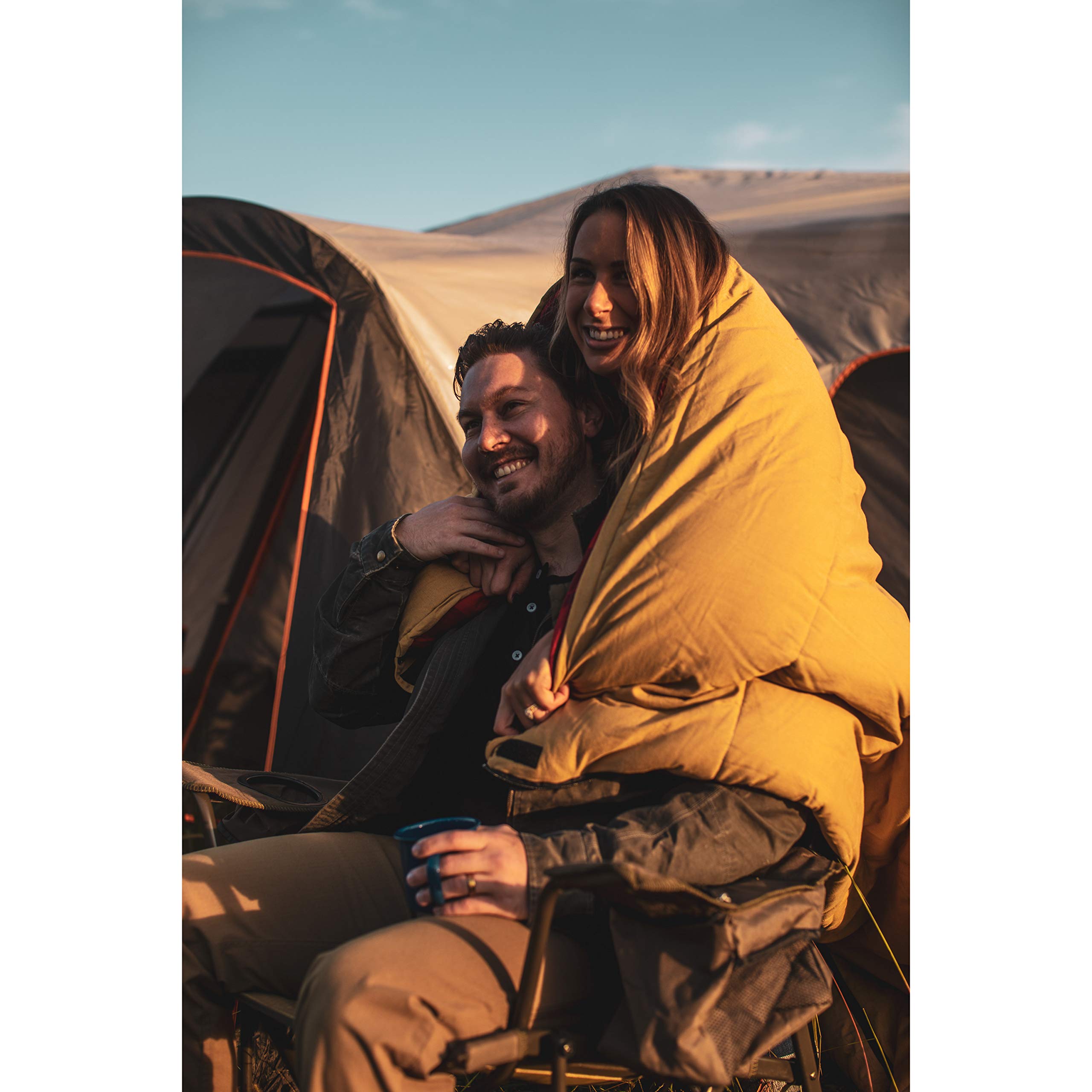 Bushnell 30F anti-snag zipper aids easy entry on cool nights.