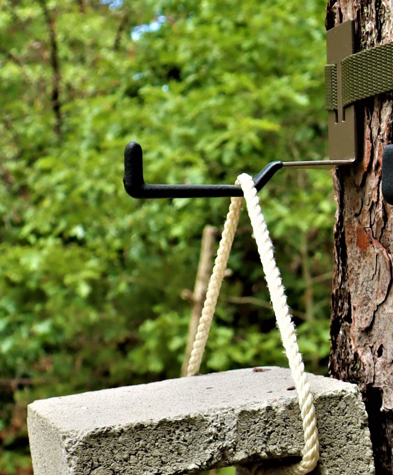 BWD Bow Hanger Mobile Hunter heat-treated steel for lasting strength.