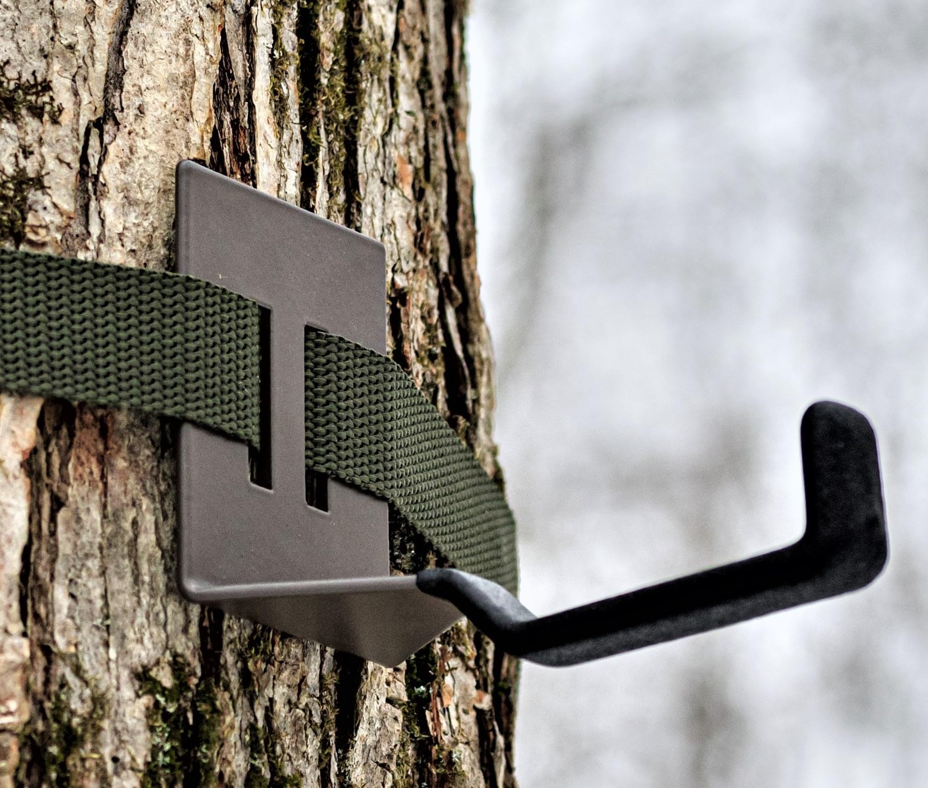 BWD Bow Hanger Mobile Hunter on a tree—fast installation for mobile hunting.