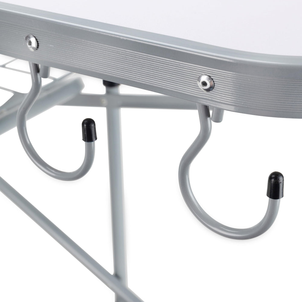 Camco Olympian Deluxe table carrying case protects the setup during transport.