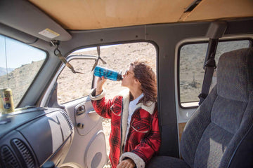 Leak-proof closure ensures spill-free transport during travel