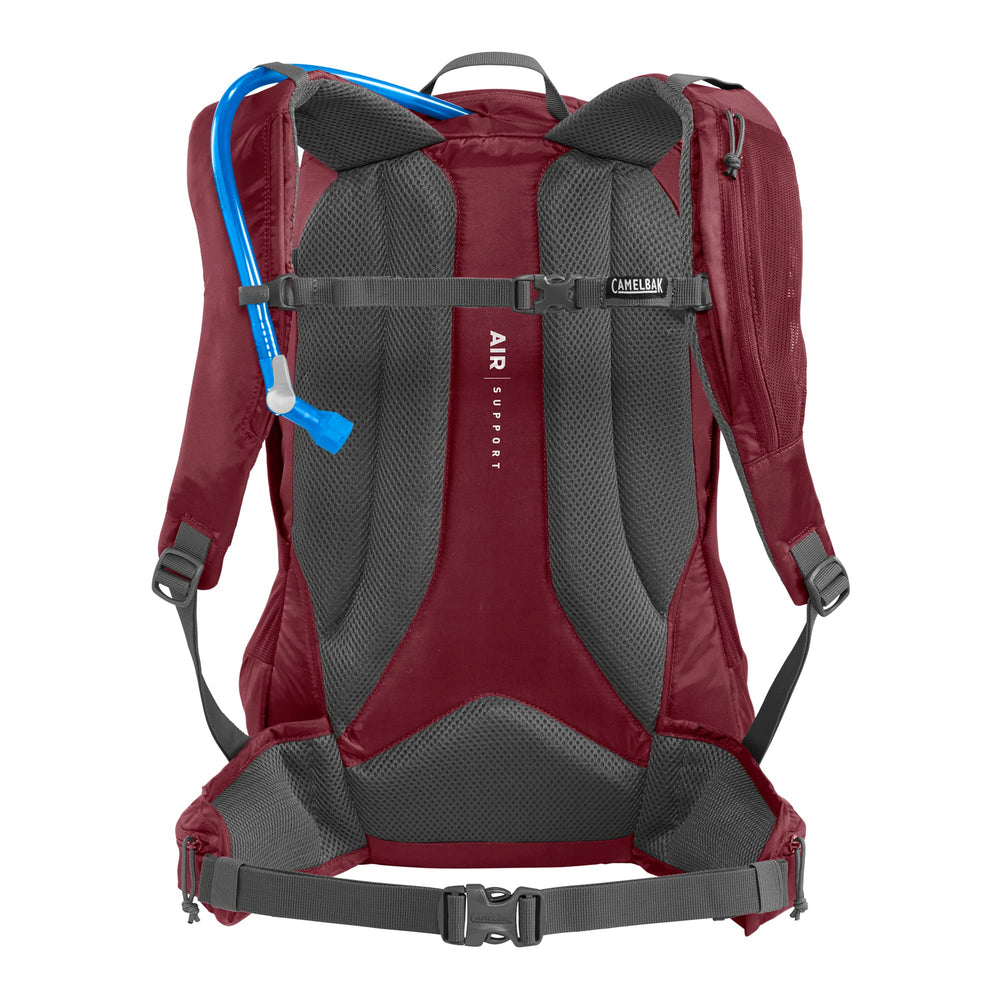CamelBak Rim Runner X20 air support back panel keeps you cool.