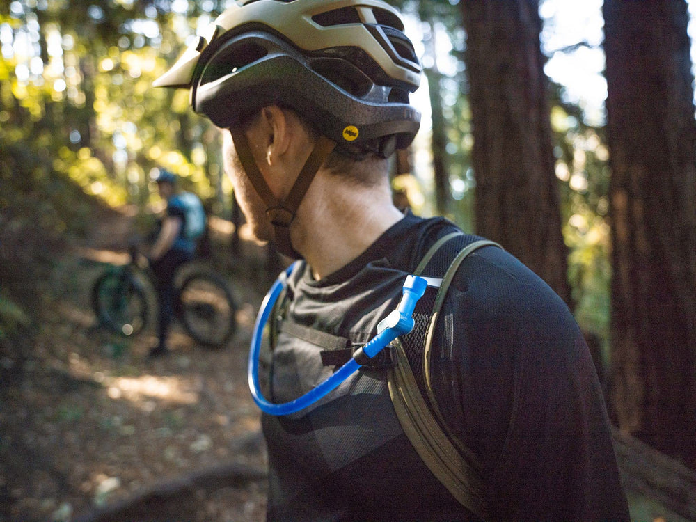 CamelBak Women's Lobo 9 harness close-up shows S-curve comfort and stability.
