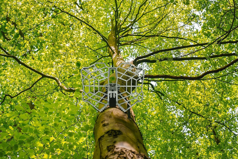 CAMOMAX saddle platform leveling system enables 35-degree adjustments for uneven trees