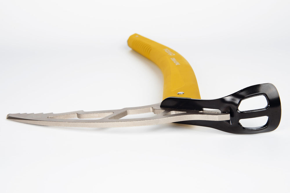 CAMP Corsa Alpine 45cm textured grip along lower shaft for secure handling.
