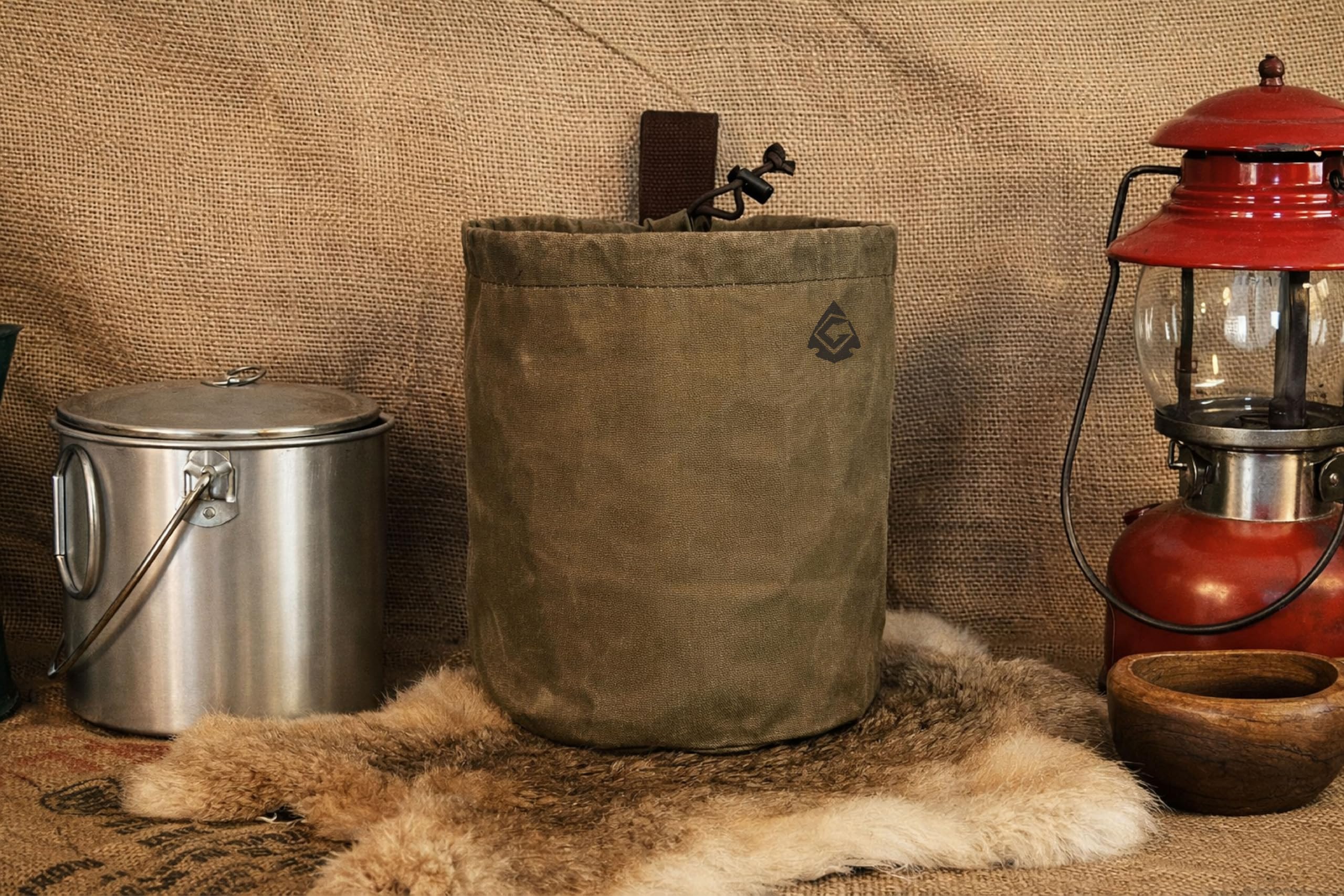 Campcraft Outdoors 2QT bag cinch keeps contents secure for quick, silent packing on treks.