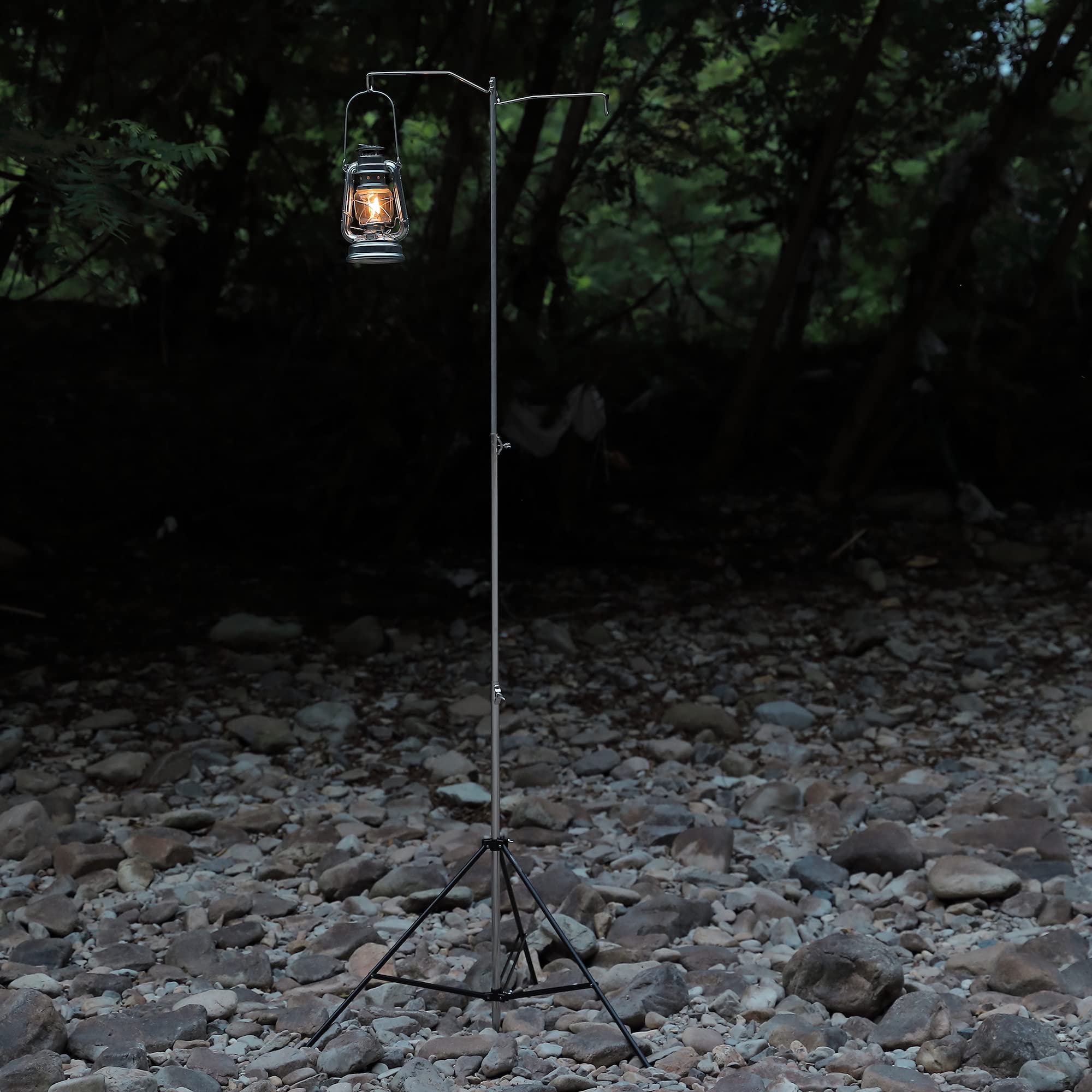 Camping Moon hammer-lantern-stand side-view highlights tripod stability and finish.