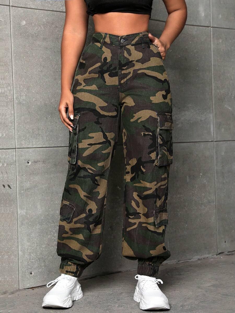 CaniBtr camo pants elastic cuffed ankle highlights leg length and modern silhouette.