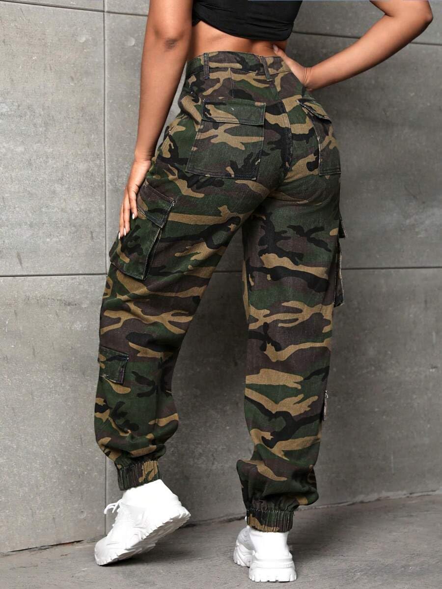 CaniBtr camo pants baggy fit side pocket showcases roominess for everyday errands.