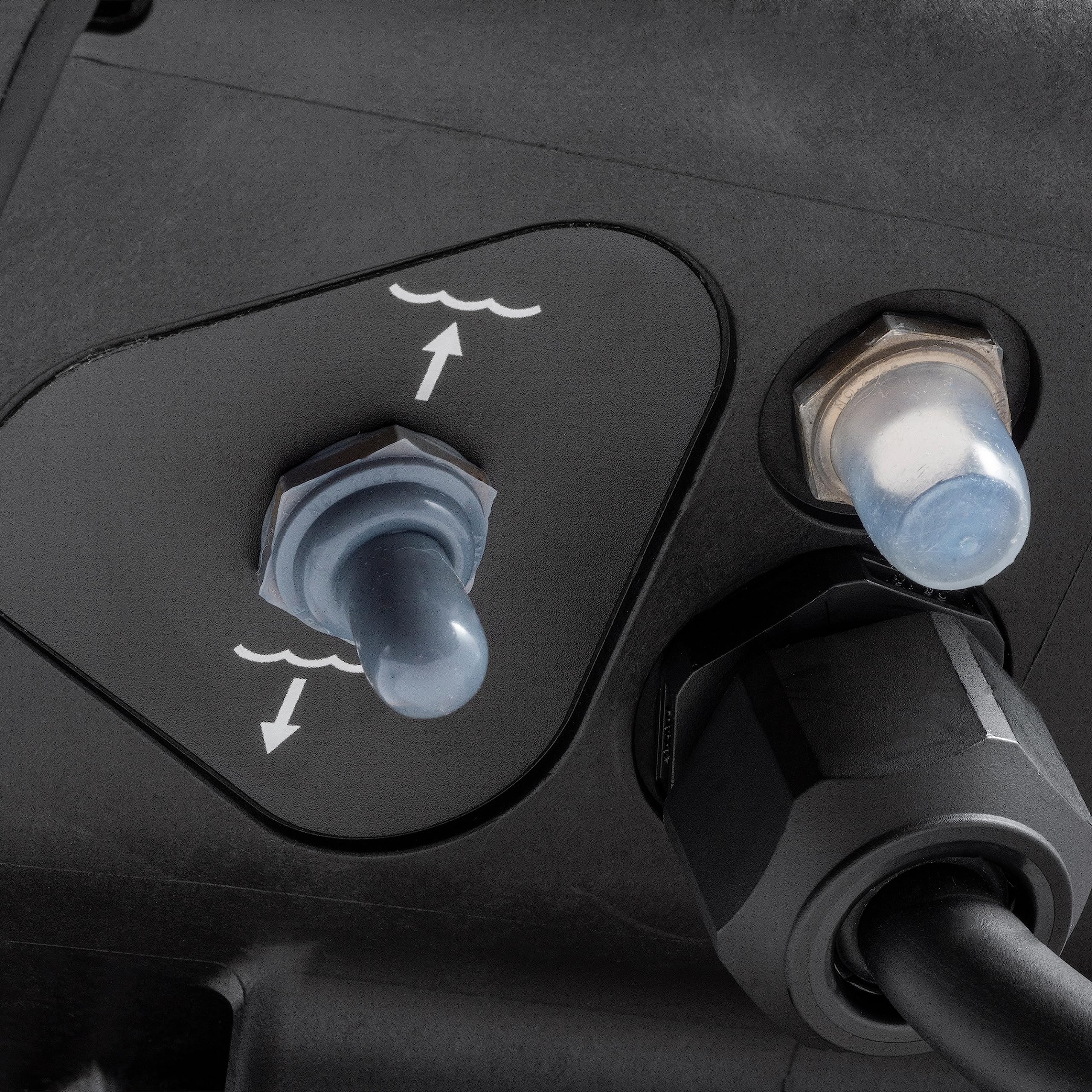 Cannon Magnum 5 IP68 power connector for reliable operation in rough seas.