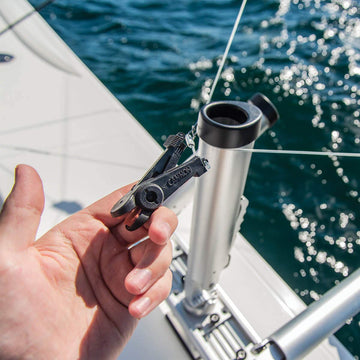 Cannon Magnum in water with Auto Up ready for line deployment.