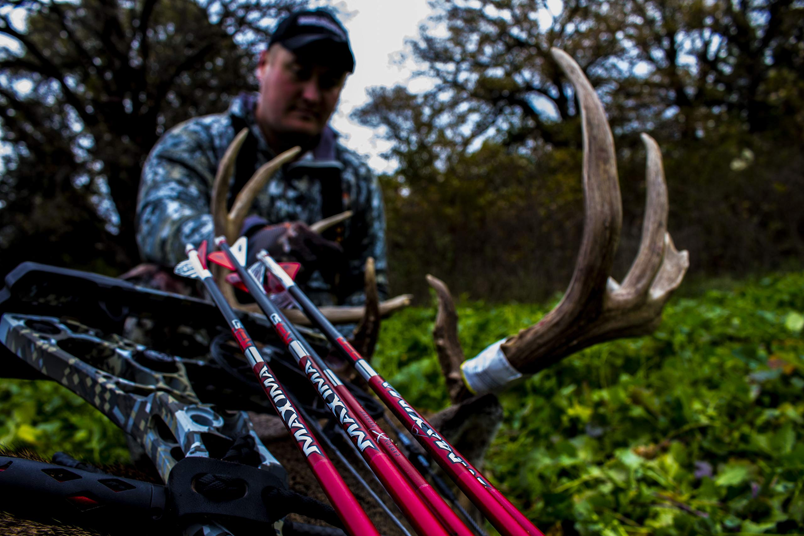 Carbon Express Maxima Red SD black-red graphics improve field visibility and tracking.