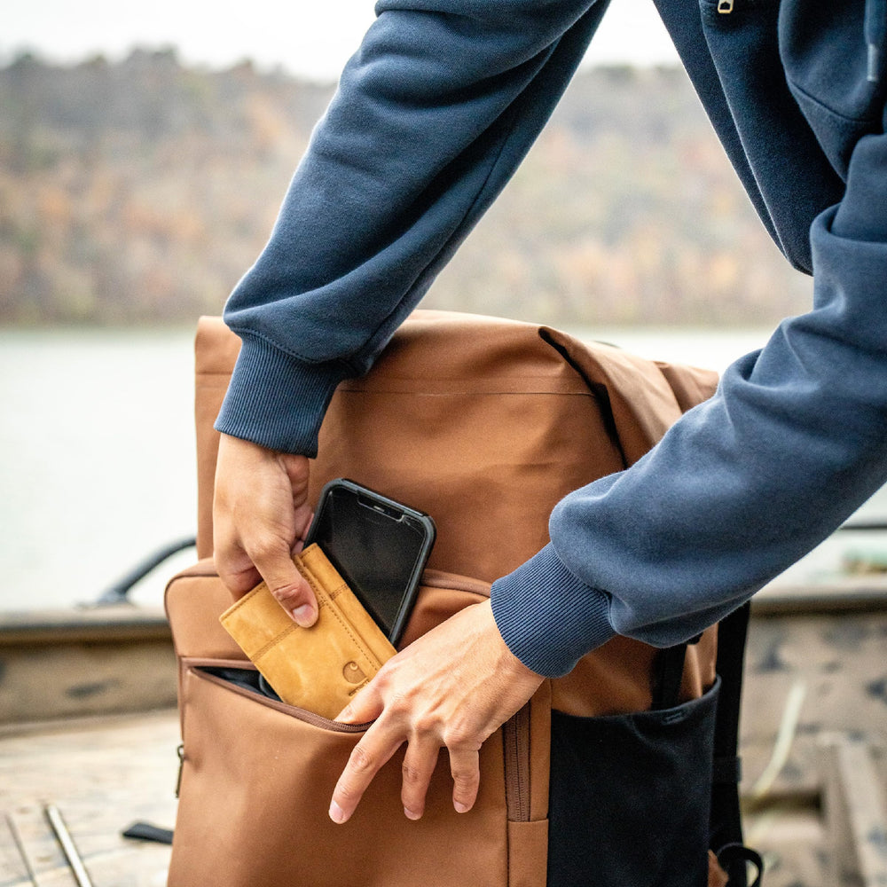 Detachable padded shoulder strap offers versatile wearing options.