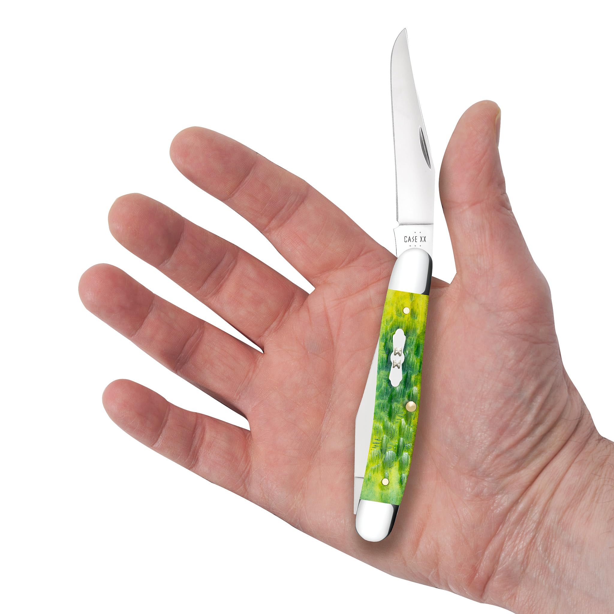 Holding the Muskrat feels balanced and light, ideal for pocket carry and quick open.