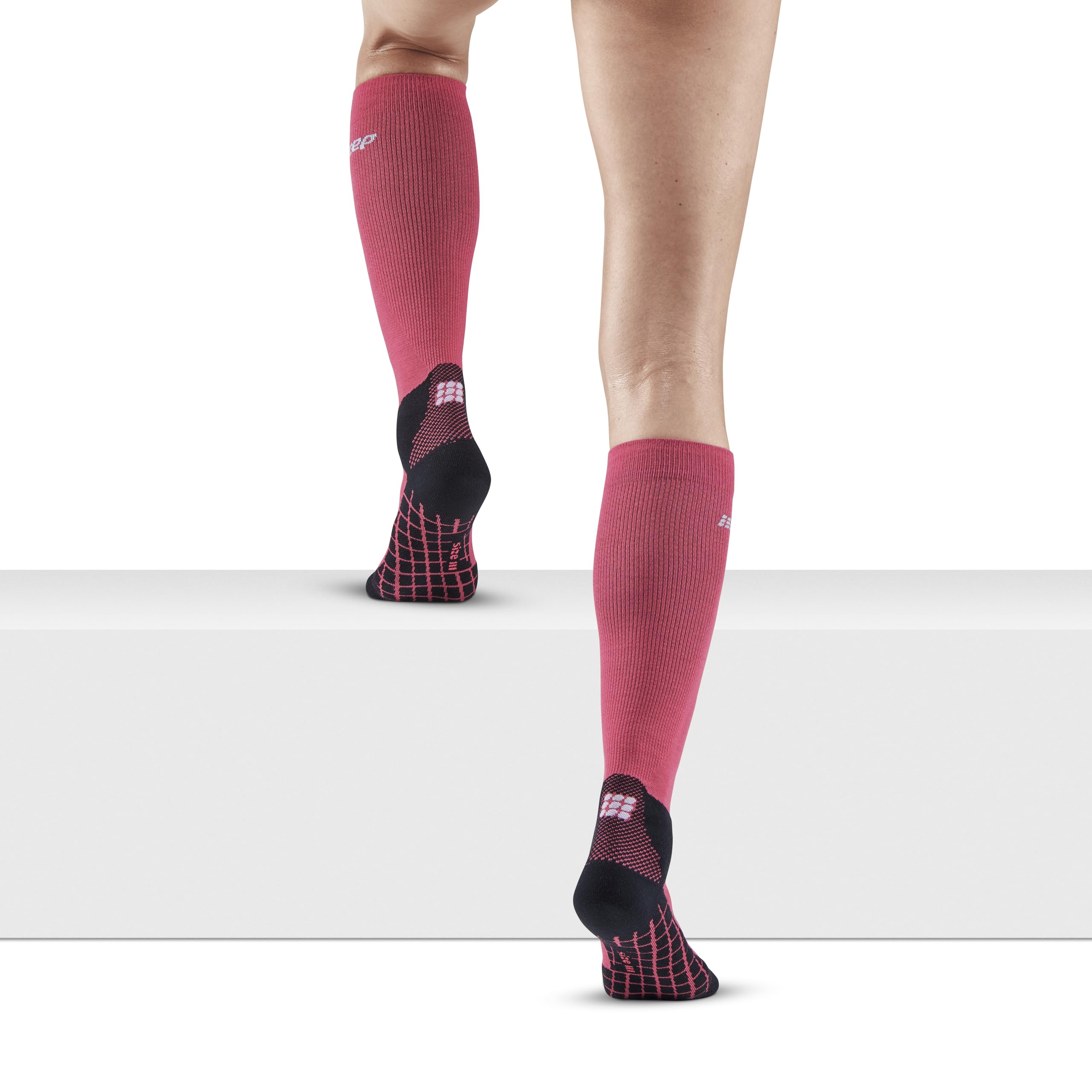 Anatomical padding zones protect feet from hotspots during long approaches.