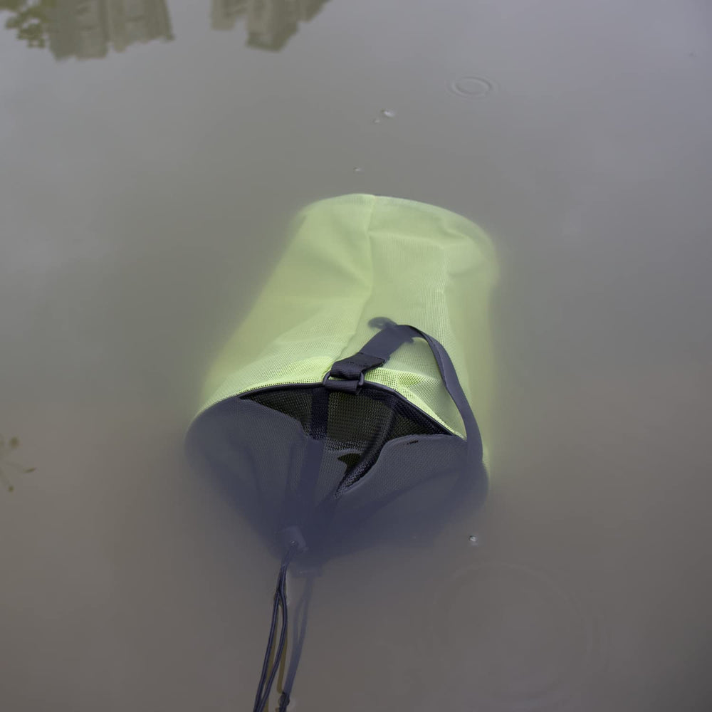 Bucket-compatible 5 gallon bait bag with mesh design
