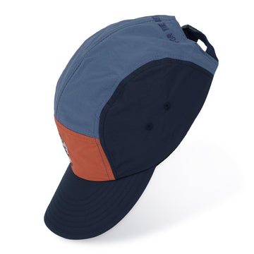 Casual outdoor wear featuring the CLAPE curved bill cap.