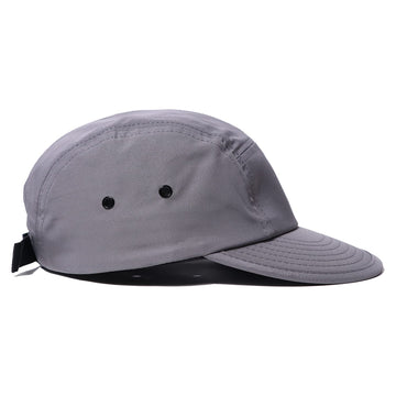 Casual outdoor style with CLAPE hat at the beach