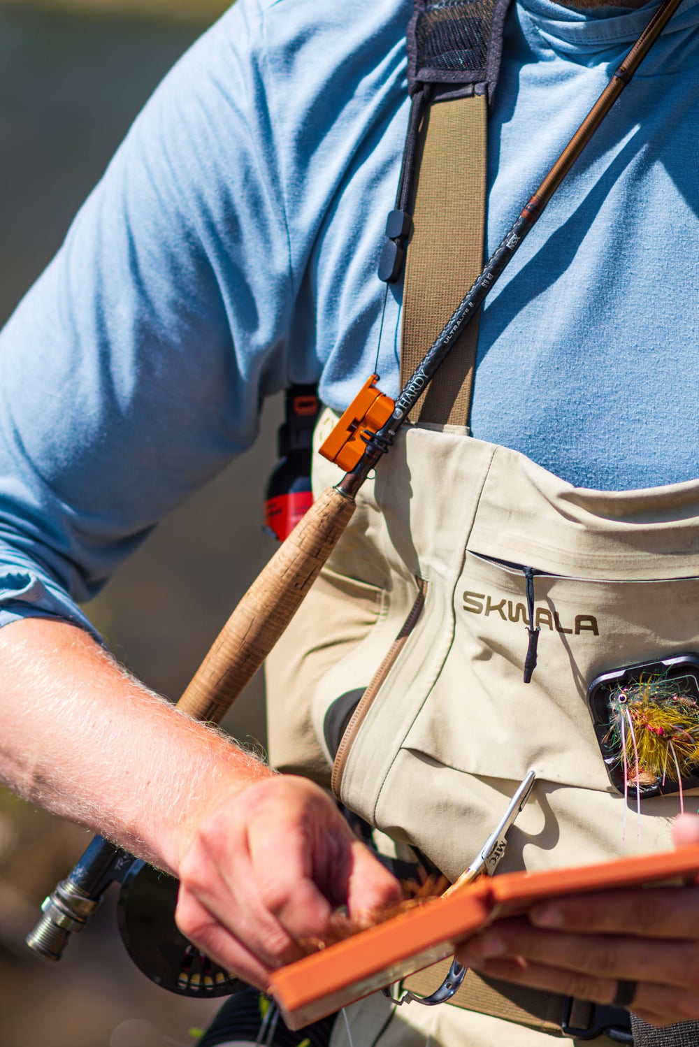Cling Mag Grab Rod Rack includes hook-eye cleaning needle.