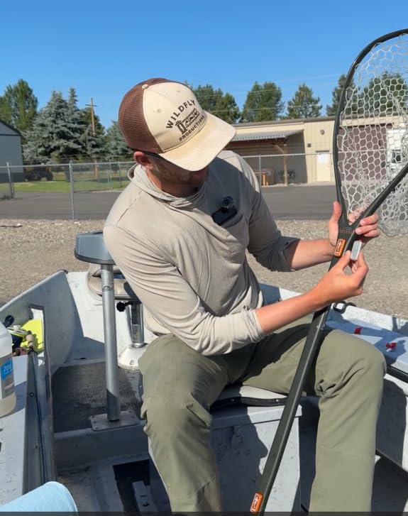 Cling Mag Grab Net Rack reduces clutter on small boats for fast access.