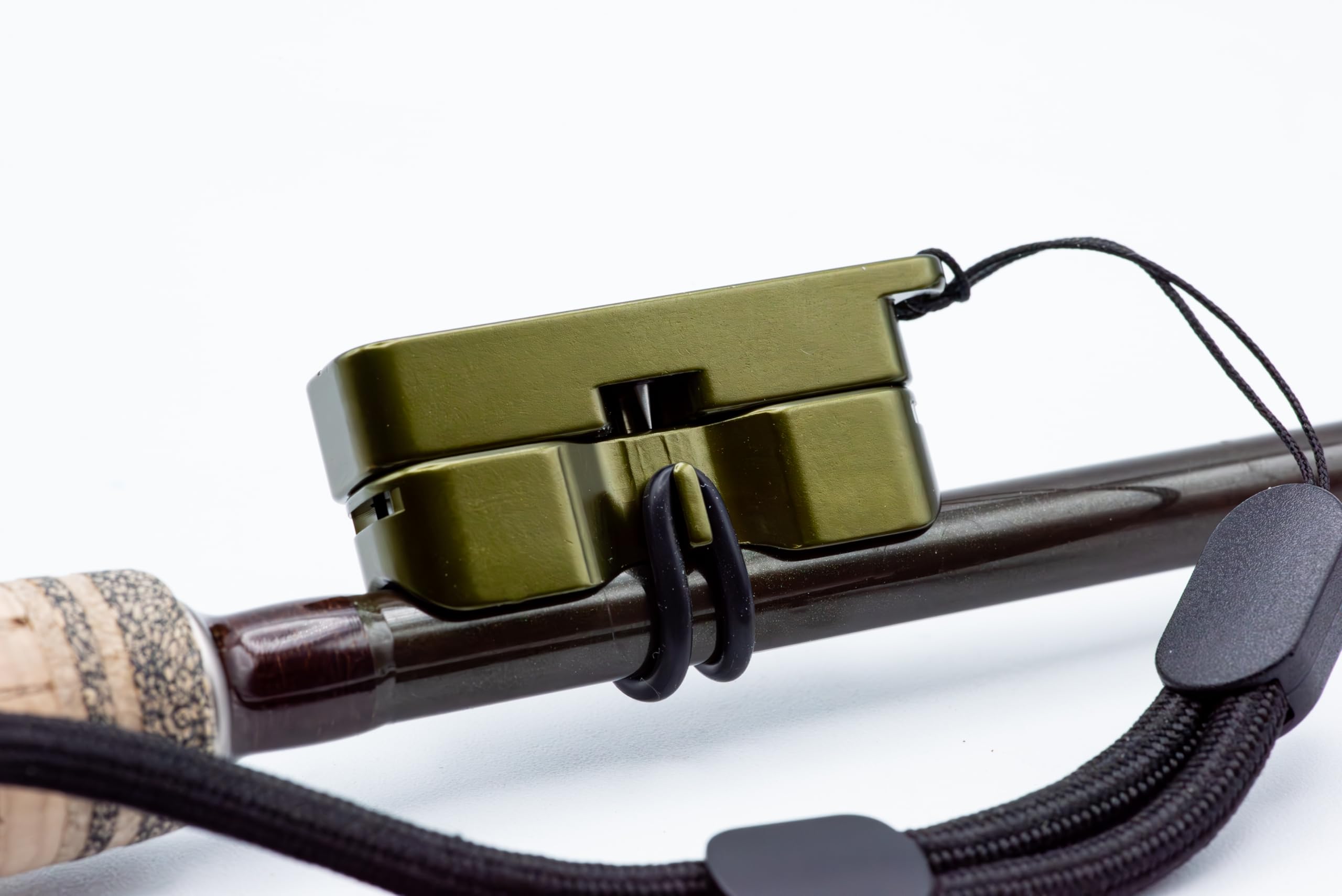 Cling Mag Grab Rod Rack magnetic threading simplifies line setup and threading.