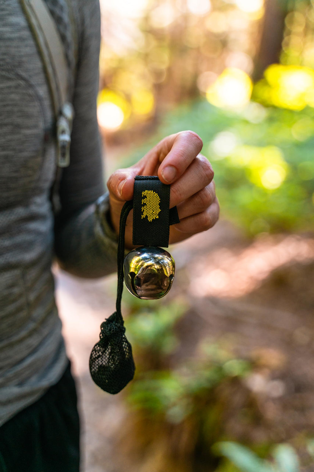 Coghlan's Bear Bell in the wild signals presence without intruding