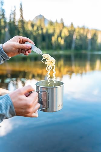Coghlan's Folding Cutlery Set easy-clean: quick cleanup after meals.