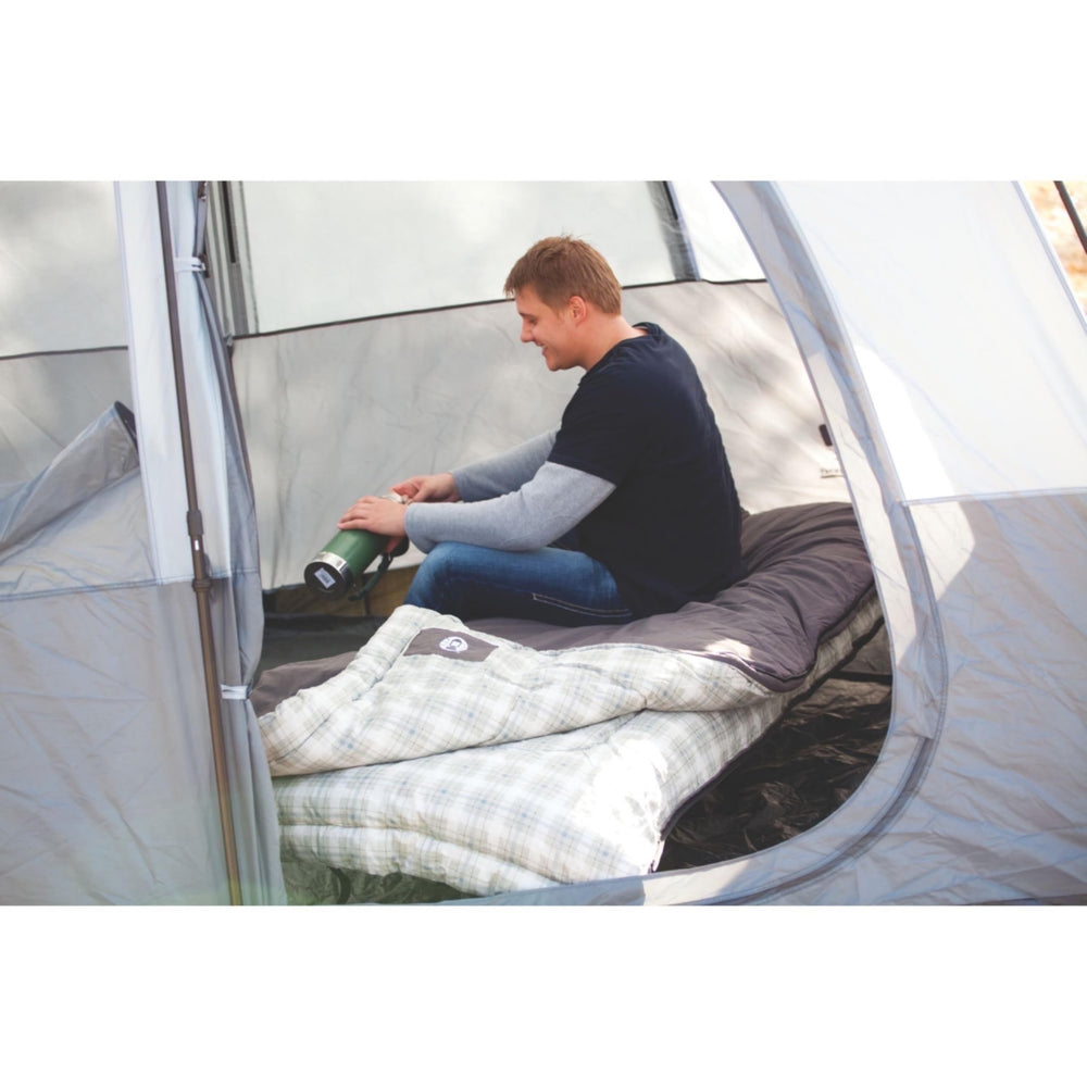 Coleman Heritage Big & Tall insulation closeup shows Holofill 808 warmth.