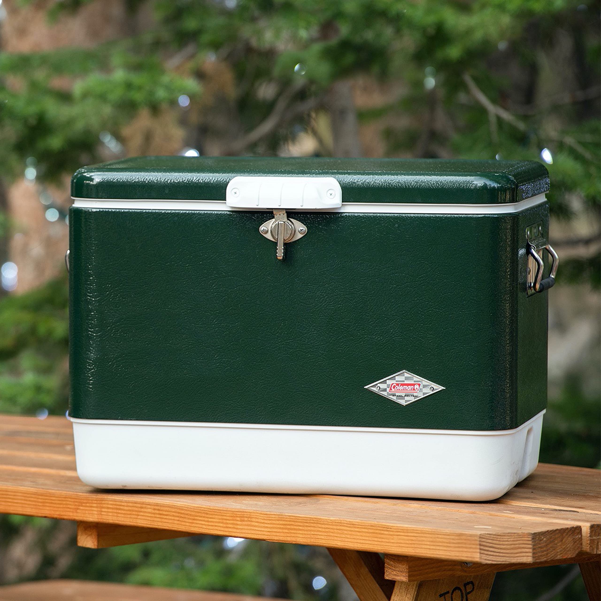 Coleman rust-resistant hardware ensures long-term outdoor use.