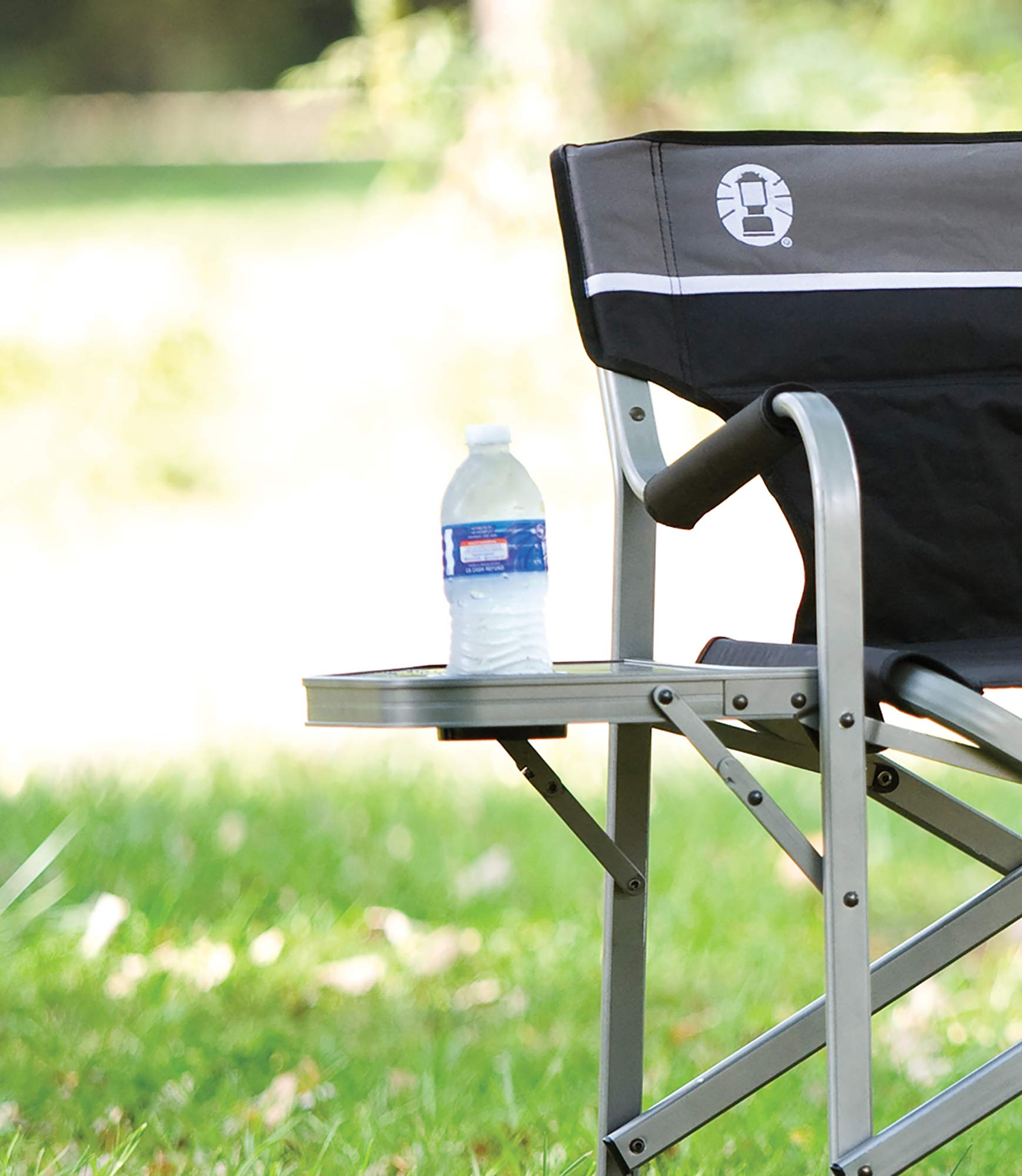 Weather-resistant fabric stands up to sun and rain for lasting outdoor use.
