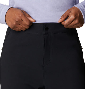 Columbia Back Beauty Softshell Pant pockets detail with secure storage for everyday essentials.