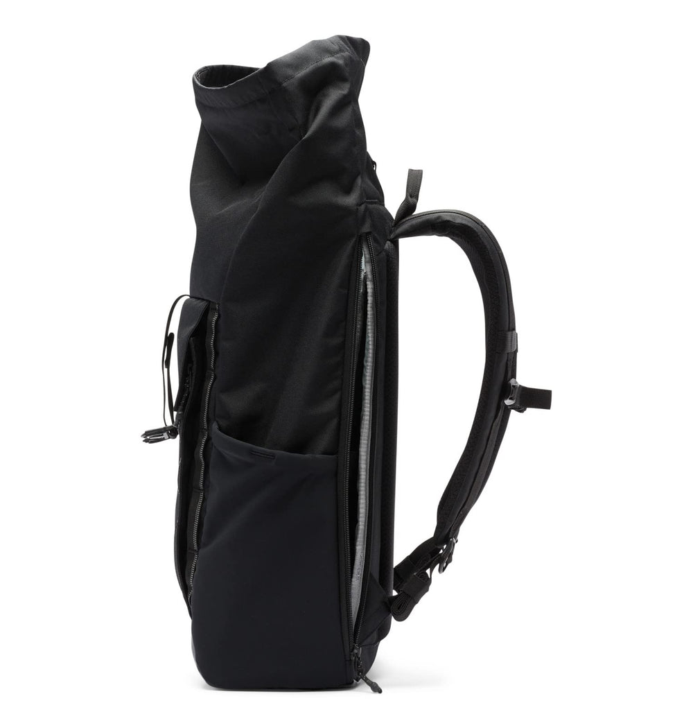 Columbia Convey II side pocket illustration with water bottle storage for travel and commuting.