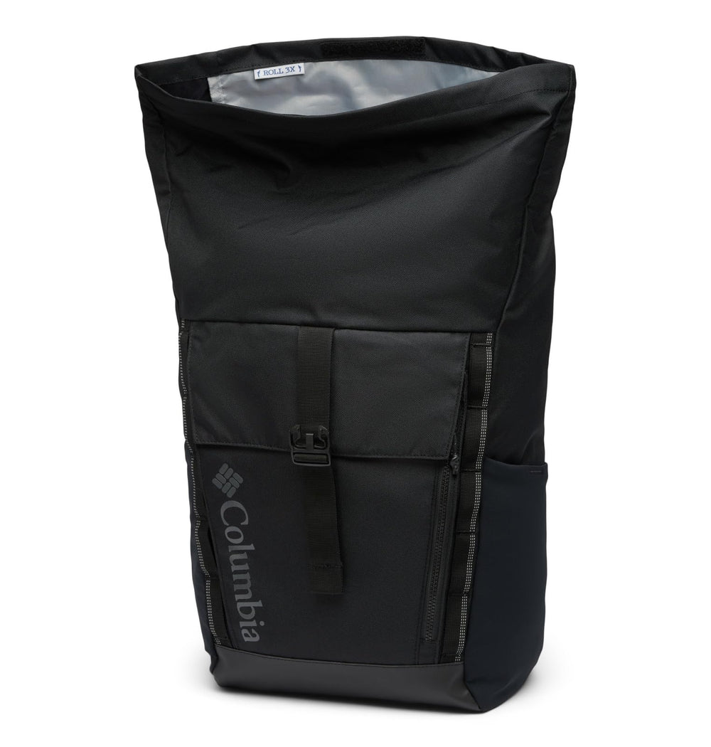 Columbia Convey III 27L organized compartments keep essentials accessible.