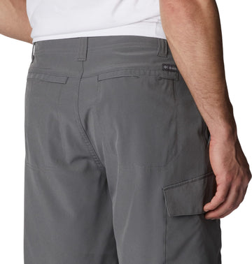 Columbia Eaglecrest short City Grey stretchy blend closeup showcases mobility