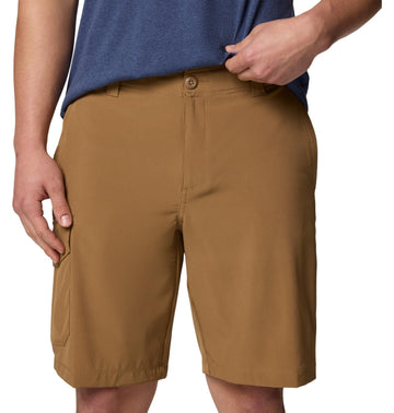 Columbia Eaglecrest short pockets close-up demonstrates two hand pockets and cargo storage