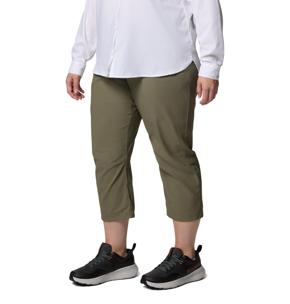 Columbia Leslie Falls Capri II illustrates active mid-rise fit delivering comfort on climbs.