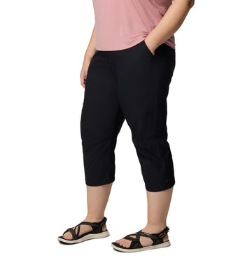 Columbia Leslie Falls Capri II black, lifestyle shot in a light-urban outdoor setting.