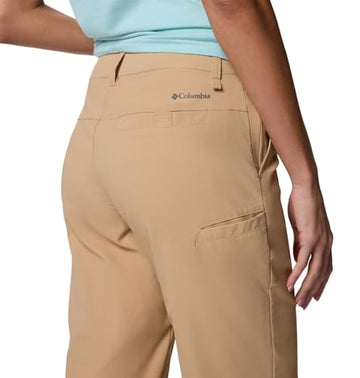 Columbia Leslie Falls Capri II pocket closeup highlights utility and mobility.