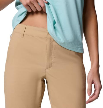 Columbia Leslie Falls Capri II waistband detail for adjustable fit.