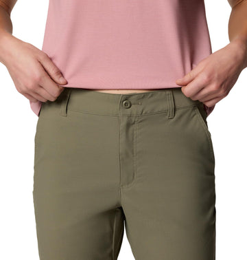 Columbia Leslie Falls Capri II hem adjustment close-up, stone green fabric.